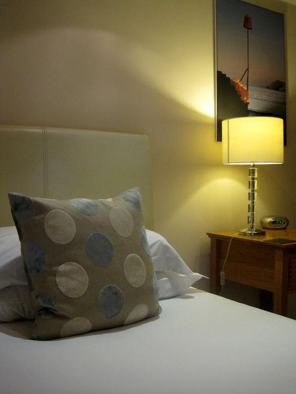 Hotel The Ferryboat à Fishguard Chambre photo