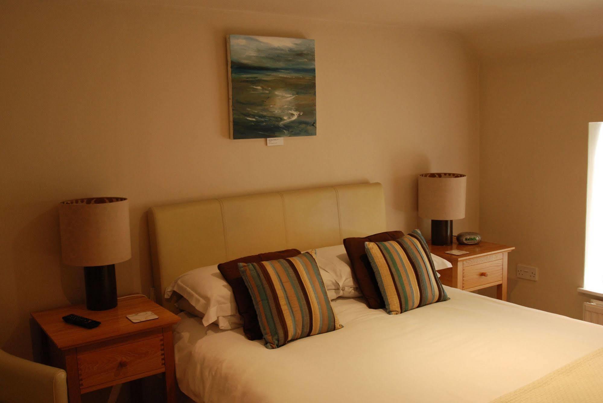 Hotel The Ferryboat à Fishguard Extérieur photo